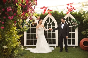 Mert-Yazicioglu8217ndan-Surpriz-Hamle-Yeni-Aski-Seray-Ozturk8217le-Ilk-Poz-featured