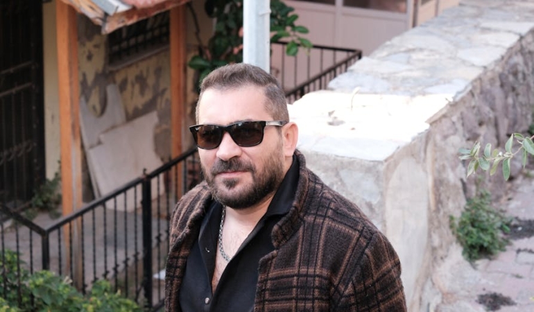 Safak-Sezer8217in-Inanilmaz-Degisimi-Gundem-Yaratti-Yeni-Hali-Saskinlik-Verici-featured