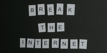 Turk-Internetinin-Absurt-Ekranlari-Dijital-Gecmise-Nostaljik-Bakis-featured