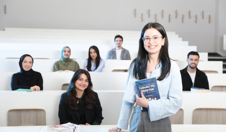 Unlulerin-Sasirtici-Ikizleri-Sosyal-Medyada-Buyuk-Yanki-Uyandiran-Benzerlikler-featured