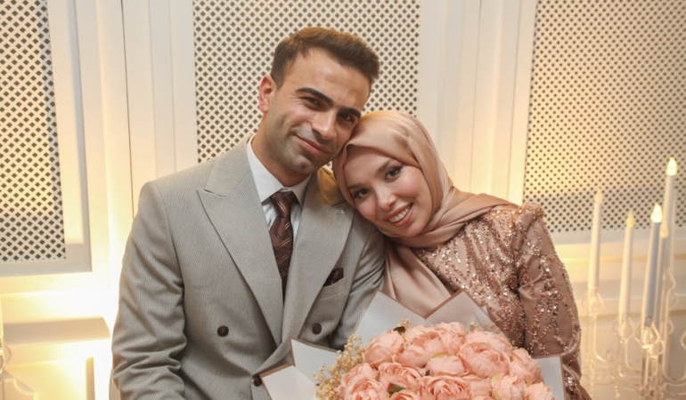 Zehra-Cilingiroglu8217nun-Yeni-Aski-Hulya-Avsar8217in-Damat-Adayi-Batuhan-Aksoy-Kim-featured